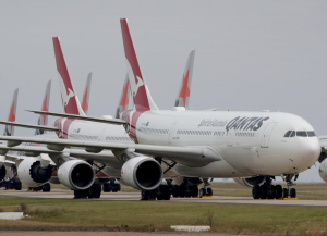 Qantas grounded planes